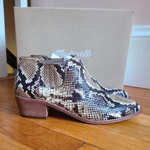 Madewell Sonia Low Leather Chelsea Boot - Picture 5 of 13